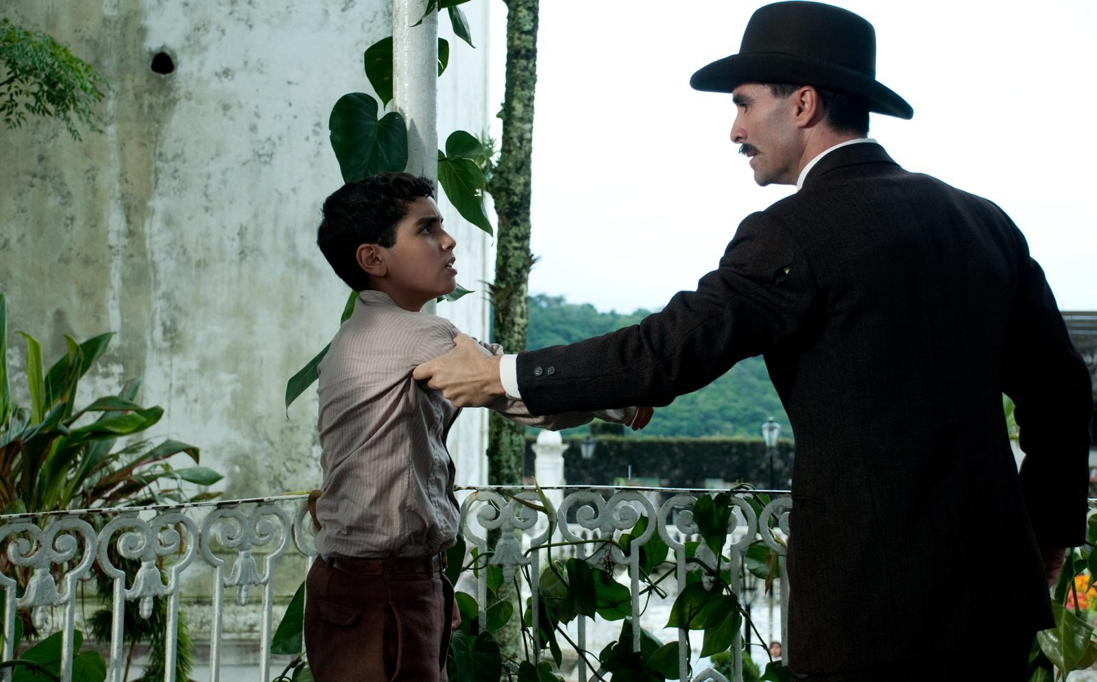 Gorostieta y el joven Jose Sanchez del Rio en la pelicula Cristiada